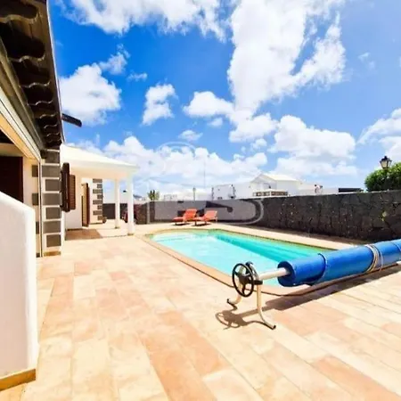 Luxury 4 Bed Central Playa Blanca *